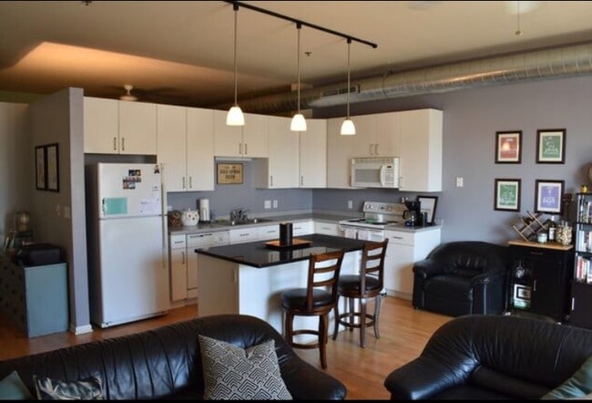 property at 1924 N Hubbard St