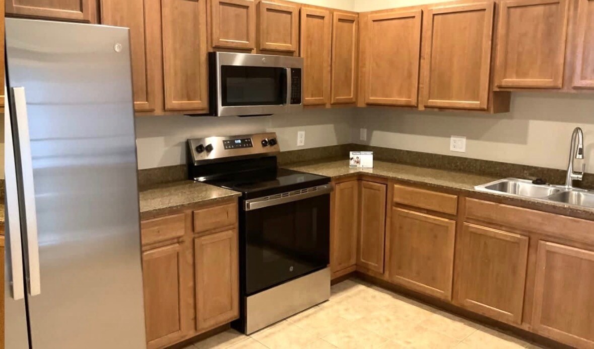 710 Mission Ln in Lancaster, TX - Building Photo