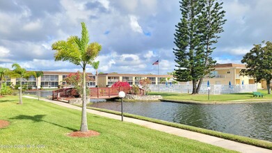 2135 N Courtenay Pkwy in Merritt Island, FL - Foto de edificio - Building Photo