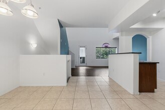 2150 W Alameda Rd in Phoenix, AZ - Foto de edificio - Building Photo