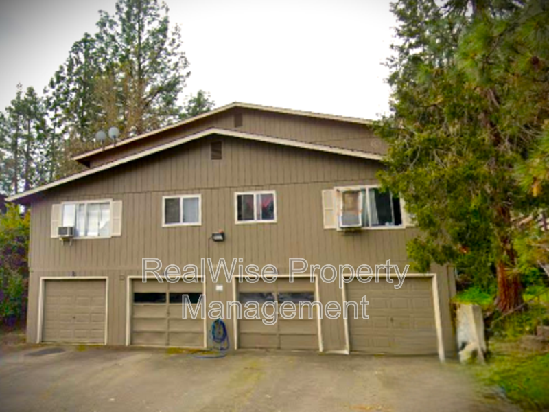 1007 NW C St in Grants Pass, OR - Building Photo