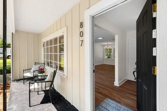 807 Crestview Dr in Hattiesburg, MS - Foto de edificio - Building Photo