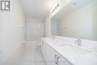 39 John Perkins Bull Dr in Toronto, ON - Building Photo - Building Photo