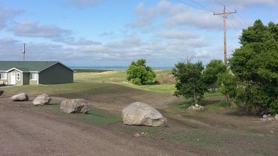 Prairie Meadows Townhomes in New Town, ND - Building Photo - Building Photo