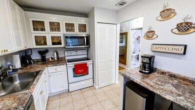 21362 Juego Cir in Boca Raton, FL - Building Photo - Building Photo