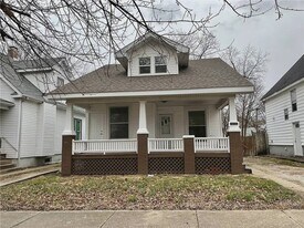 1729 N Woodford St in Decatur, IL - Building Photo