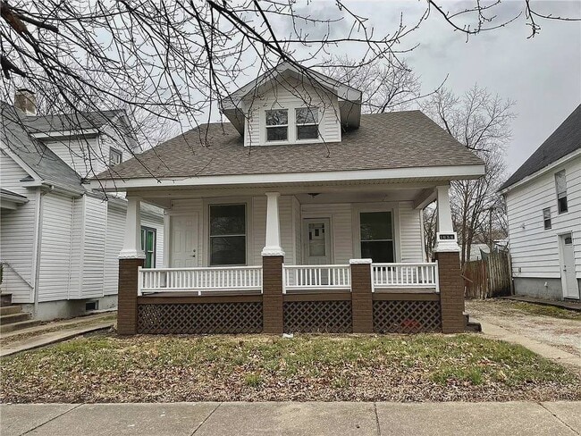 property at 1729 N Woodford St