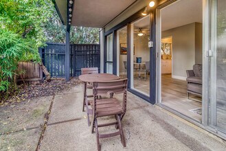 801 Middlefield Rd in Palo Alto, CA - Foto de edificio - Building Photo