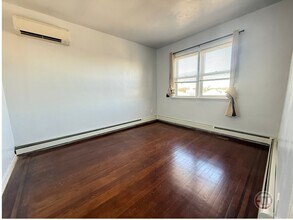 2889 E 195th St in Bronx, NY - Building Photo - Building Photo