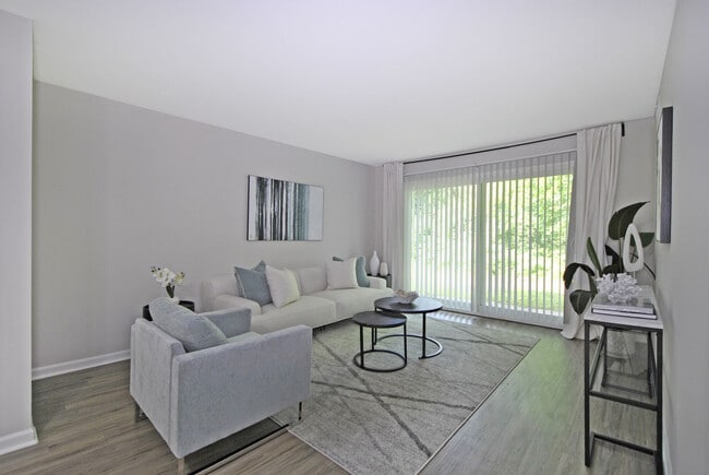 Bloomfield Villas in Auburn Hills, MI - Building Photo - Building Photo