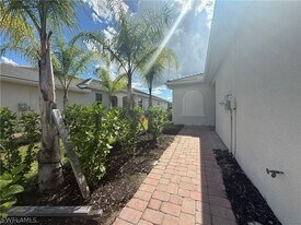 2224 Dragonfruit Wy in Naples, FL - Building Photo