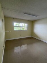 9351 Fontainebleau Blvd in Miami, FL - Building Photo - Building Photo