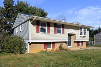 271 Pinoak Ln in Frederick, MD - Foto de edificio - Building Photo