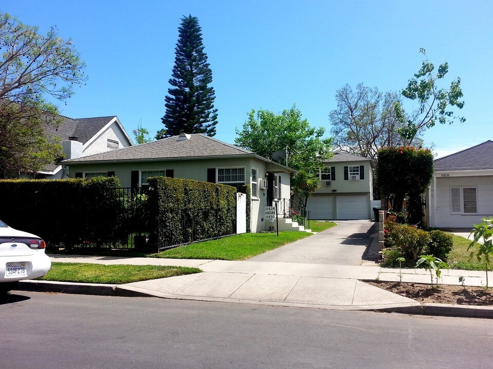 10828 Morrison St in Toluca Terrace, CA - Building Photo