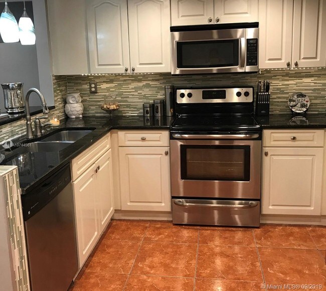 3865 W 9th Way-Unit -17 in Hialeah, FL - Building Photo - Building Photo