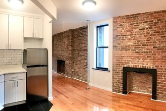 54 E 4th St, Unit APT 2 in New York, NY - Foto de edificio - Building Photo