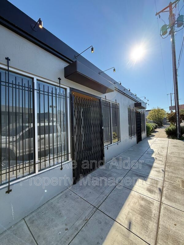 3552 NE Sandy Blvd in Portland, OR - Building Photo - Building Photo