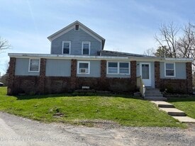 103-105-105 Flatbush Camp Rd in Saugerties, NY - Building Photo