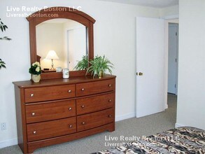 12 Totman Dr in Woburn, MA - Foto de edificio - Building Photo