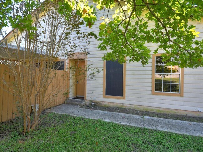 415 Fantail Loop in Lakeway, TX - Building Photo - Building Photo
