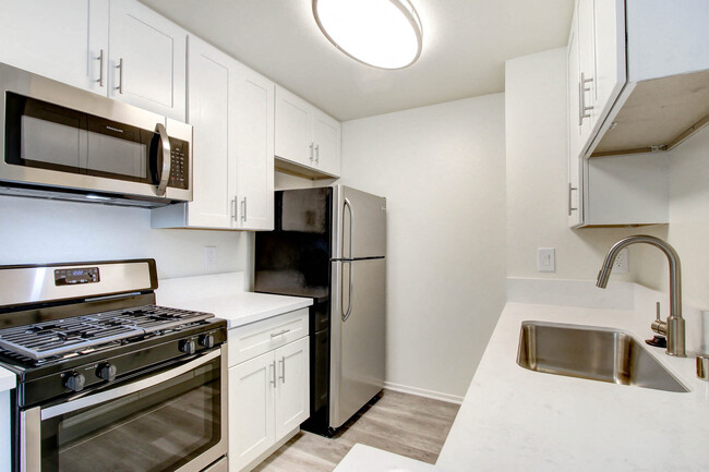 5760 Laurel Canyon Apartments