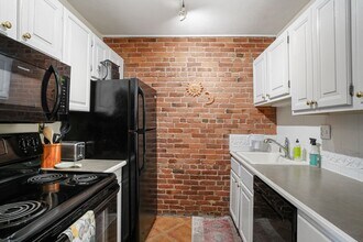 315 Beacon St, Unit 1 in Boston, MA - Building Photo - Building Photo