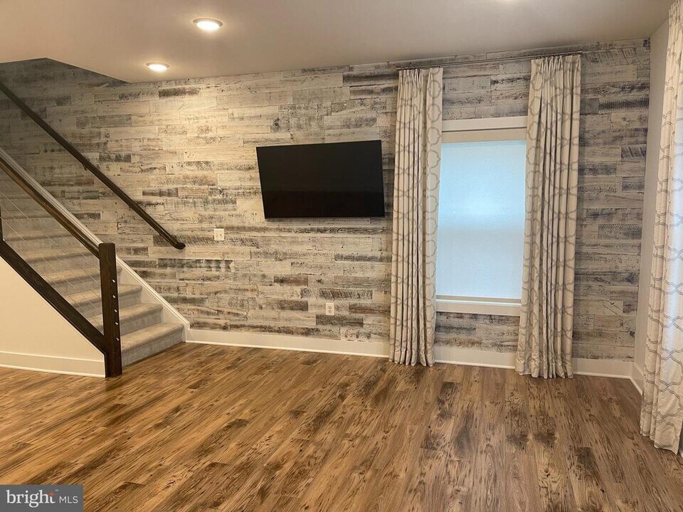 44774 Tiverton Sq in Ashburn, VA - Building Photo