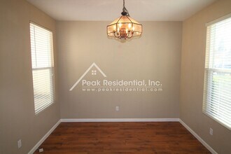 2082 Fenmore Way in Sacramento, CA - Building Photo - Building Photo