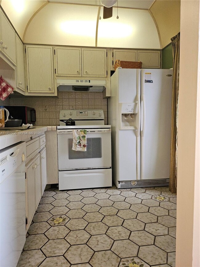 5121 W Oakland Park Blvd in Lauderdale Lakes, FL - Building Photo - Building Photo