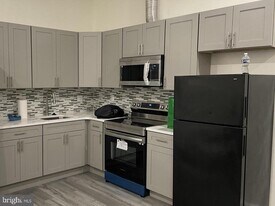 910 Arch St in Philadelphia, PA - Building Photo