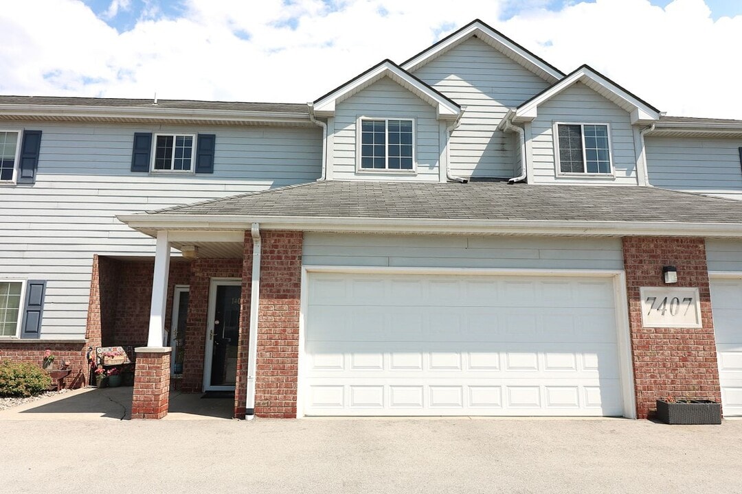 7407 Granite Way in Mount Pleasant, WI - Building Photo