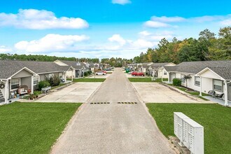 102 Royal St in Waveland, MS - Building Photo - Building Photo
