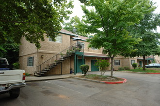 Humboldt Park in Chico, CA - Foto de edificio - Building Photo