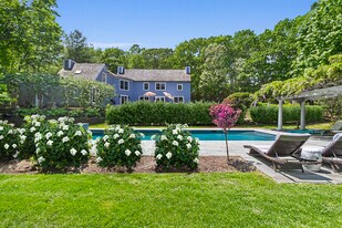 139 Northside Dr in Sag Harbor, NY - Building Photo