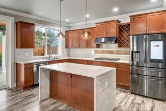 12206 Densmore Ave N in Seattle, WA - Foto de edificio - Building Photo