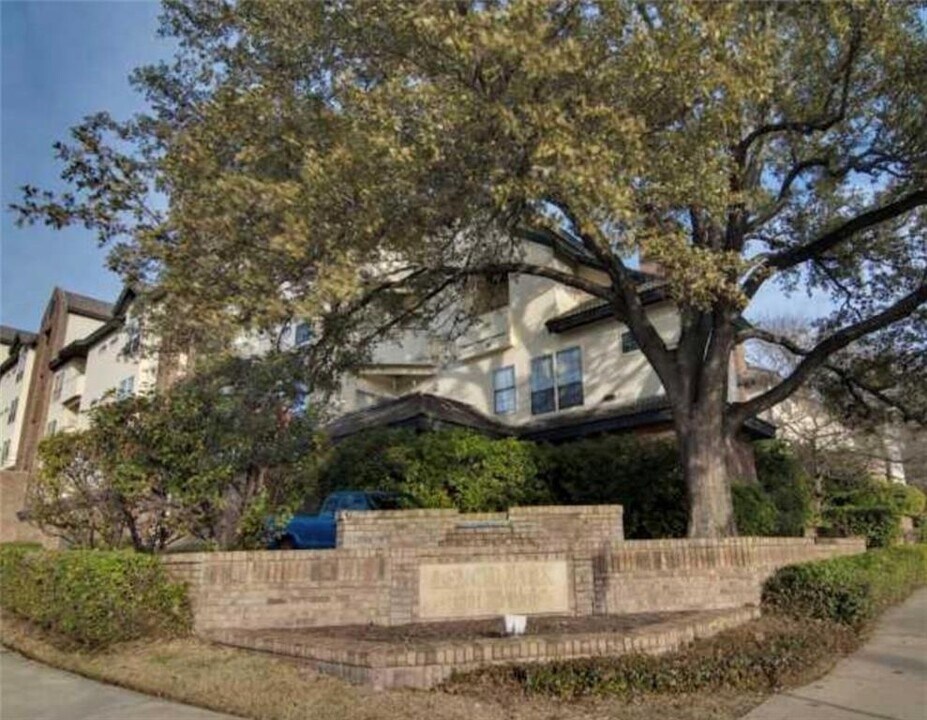 3001 Cedar St in Austin, TX - Building Photo
