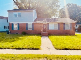 140 Woodland Rd in Hampton, VA - Building Photo