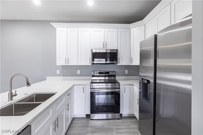 2422 Mae Ave S in Lehigh Acres, FL - Building Photo - Building Photo