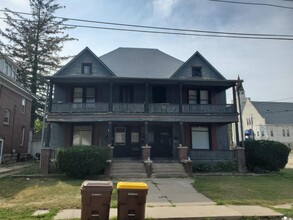 Cherokee Hills Apartments in Freeport, IL - Building Photo - Building Photo