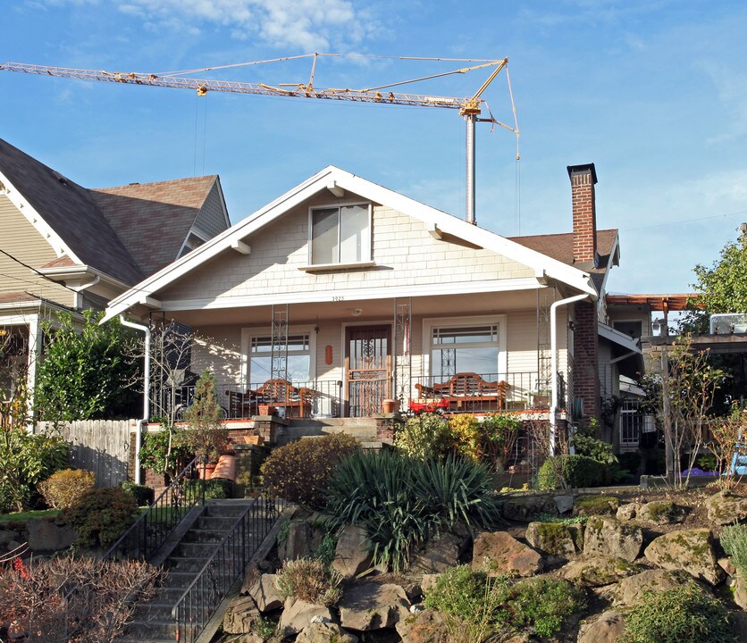 3925 Whitman Ave N in Seattle, WA - Building Photo