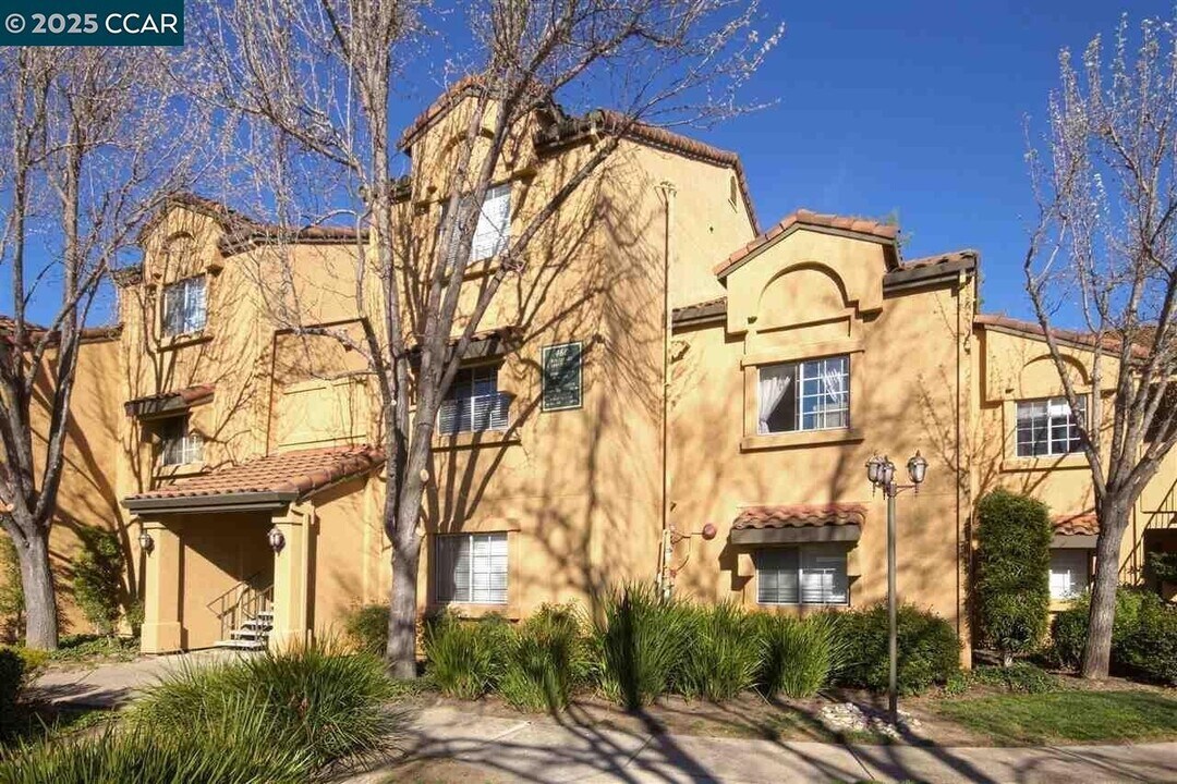 460 Bollinger Canyon Ln in San Ramon, CA - Building Photo