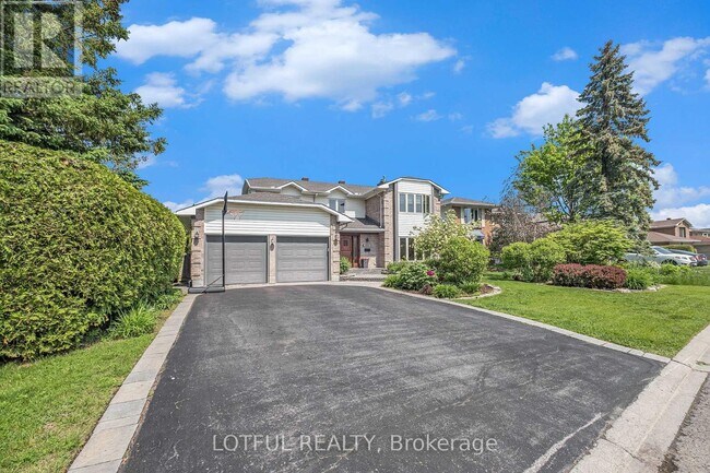 6118 Voyageur Dr in Ottawa, ON - Building Photo - Building Photo