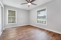 1906 N Main St photo'