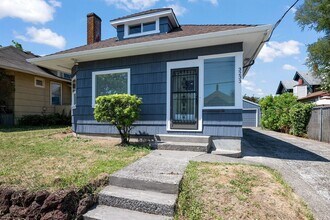 3233 SE 51st Ave in Portland, OR - Building Photo - Building Photo