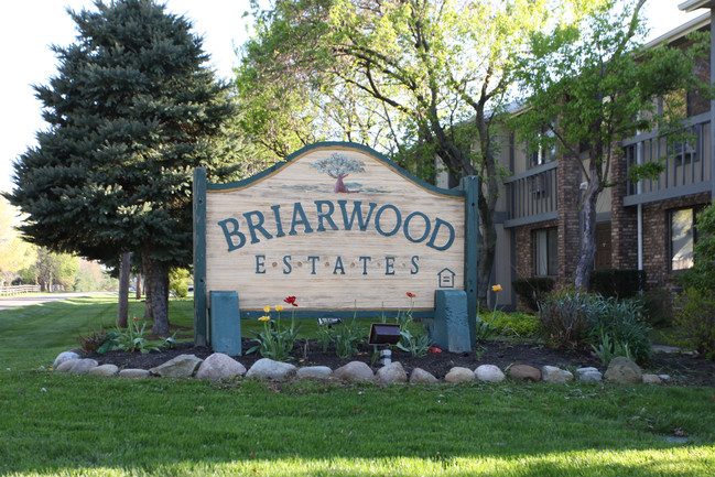 Briarwood Estates in Uniontown, OH - Building Photo - Building Photo