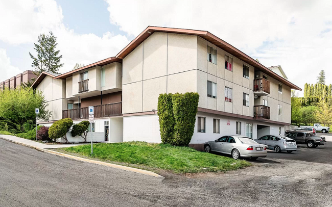 Cedar Apartments in Cheney, WA - Foto de edificio - Building Photo