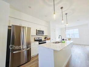 6341 King Wynd SW in Edmonton, AB - Building Photo - Building Photo