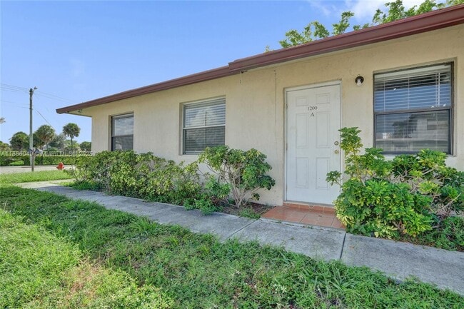 1200 W 31st St in West Palm Beach, FL - Building Photo - Building Photo