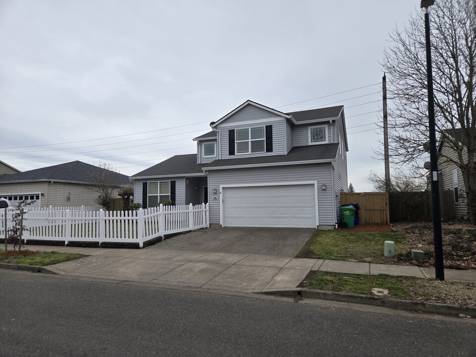 5266 Donohoe Ave in Eugene, OR - Building Photo