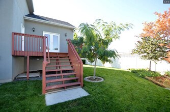 706 S 600 E, Unit B in Layton, UT - Foto de edificio - Building Photo